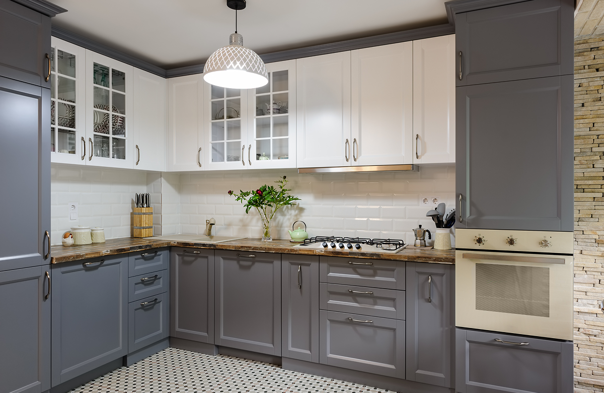 Two toned cabinets